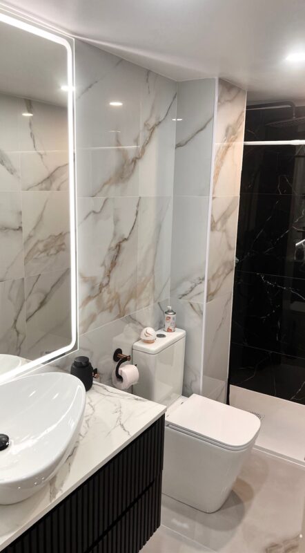 reforma de baño en Madrid con mármol