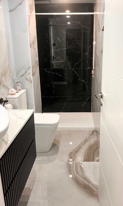 reforma de baño en Madrid con placa de ducha